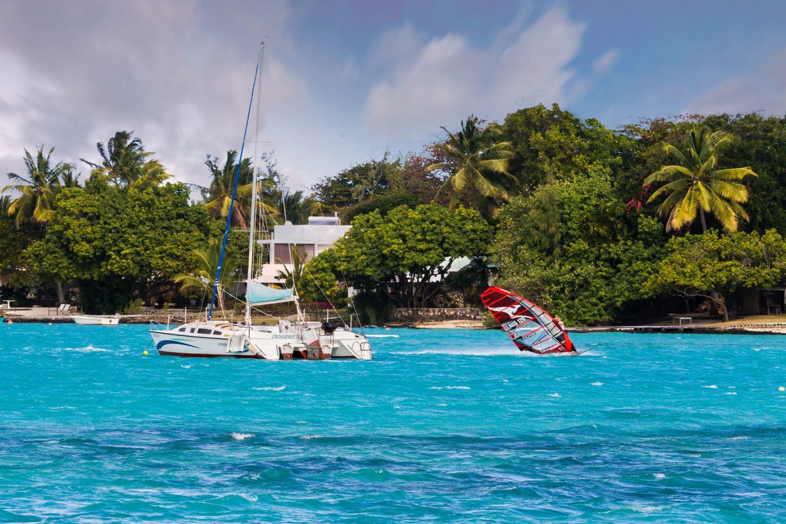 Nuages et vent sur le lagon du Morne