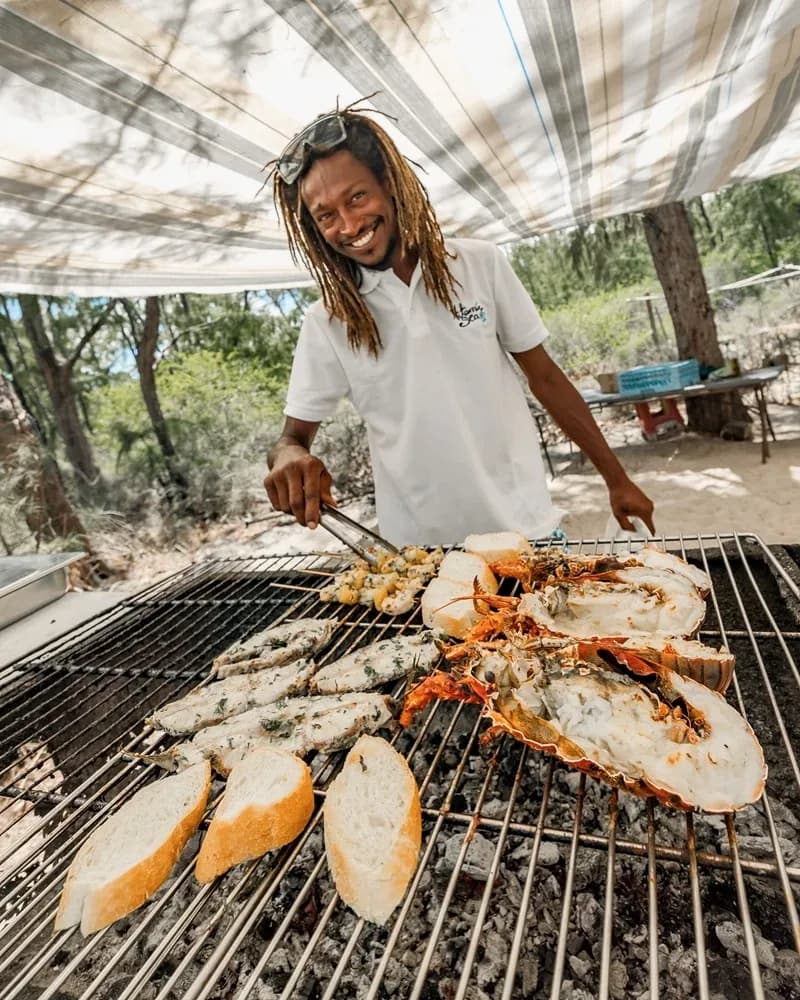 Déjeuner au grill sur l'île aux Bénitiers