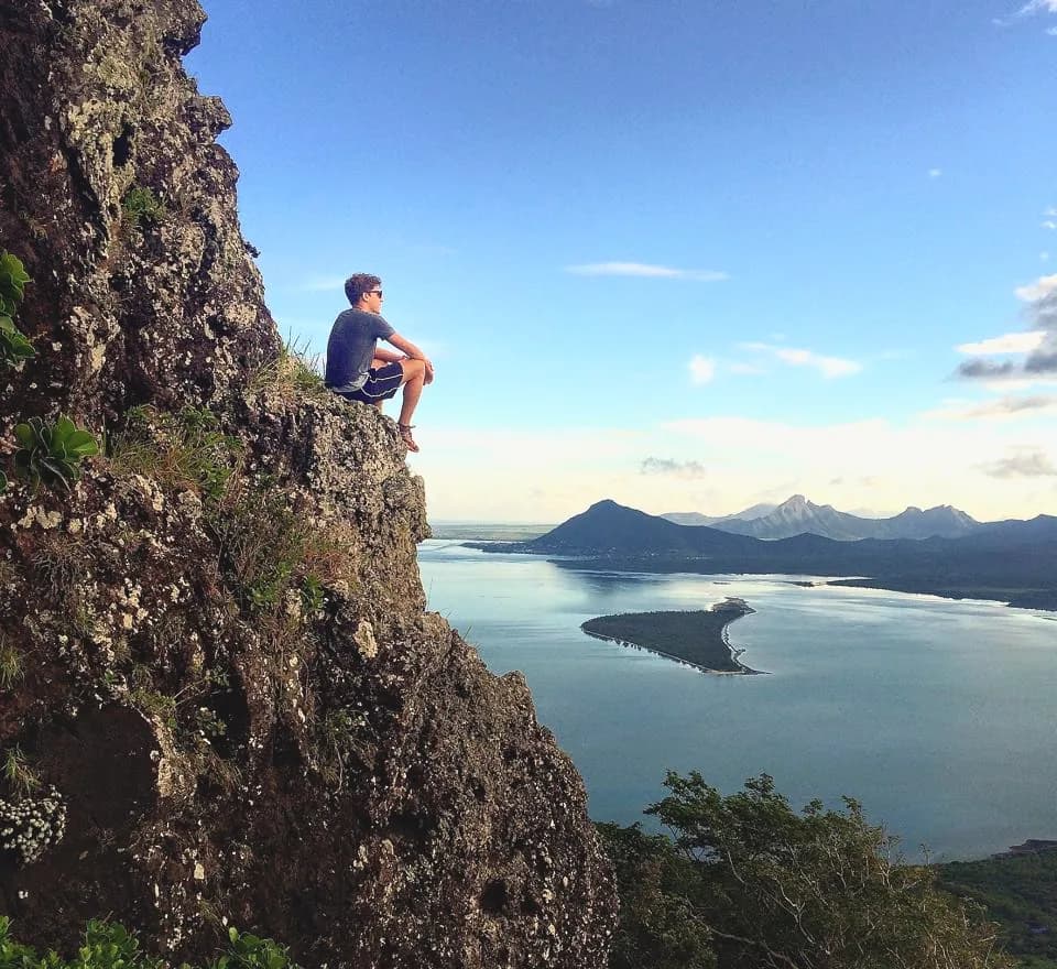 Resting on the rock above the drop, Ile aux Bénitiers in the distance